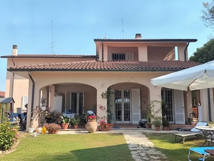 Casa con 6 locali in vendita in Via San Martino, Collesalvetti