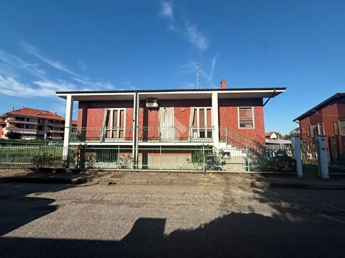 Casa trilocale in vendita in Via Parazzolo, Trecate
