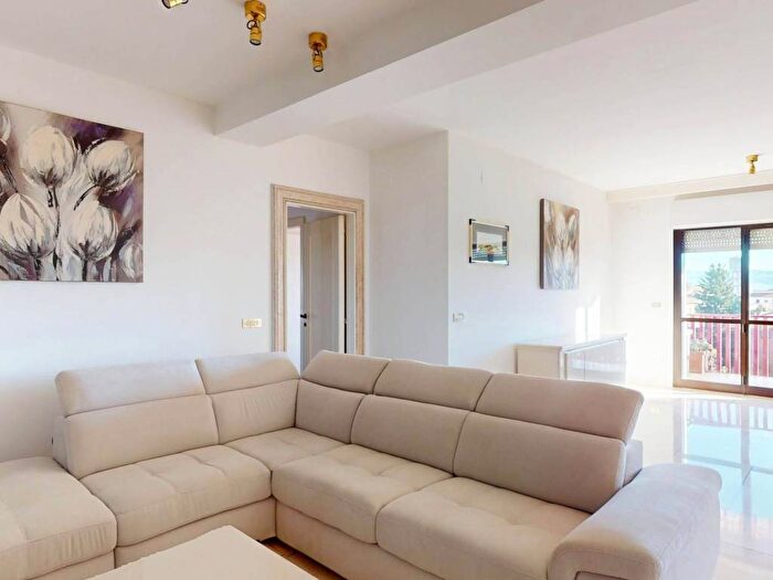Appartamento quadrilocale in affitto in Via Roma, Bastia, Bastia Umbra