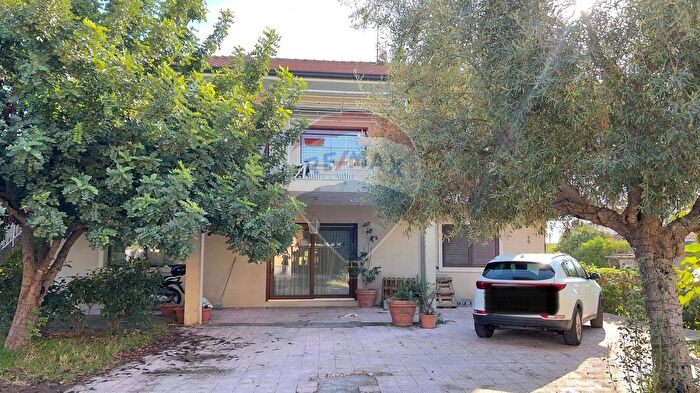 Casa con 10 locali in vendita in Via Giosuè Carducci, Tremestieri Etneo