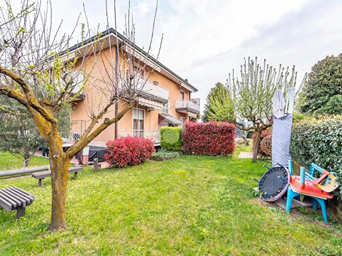 Appartamento quadrilocale in vendita in Via Don Luigi Sturzo, Lainate