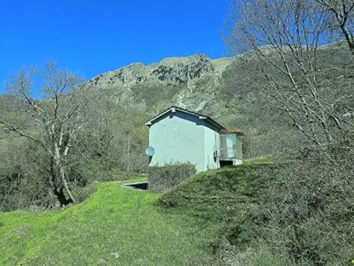 Casa trilocale in vendita in Bagni Di Lucca