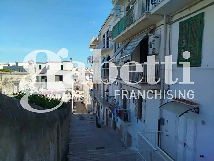 Appartamento trilocale in vendita in Via Alfonso Perrone, Vieste