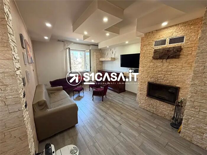 Casa con 6 locali in vendita in Via G Megha, Galatone