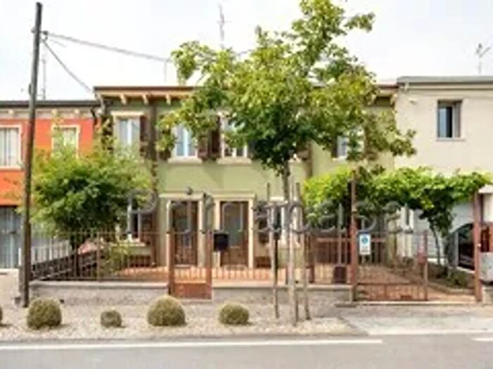 Casa con 6 locali in vendita in Via Don Minzoni, Caldiero