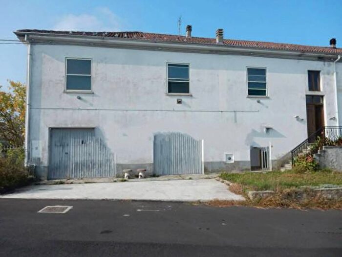 Casa con 6 locali in vendita in Via Bruno, Roccaverano