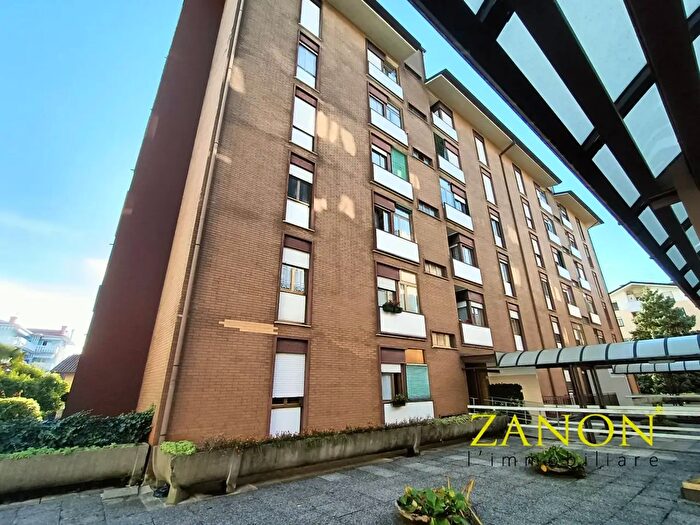 Appartamento quadrilocale in vendita in Via Fratelli Cossar, Gorizia