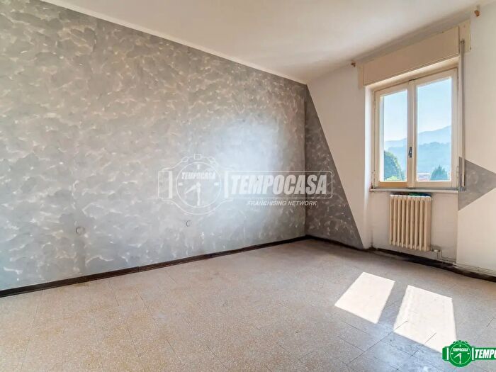 Appartamento trilocale in vendita in Via per Molteno, Oggiono