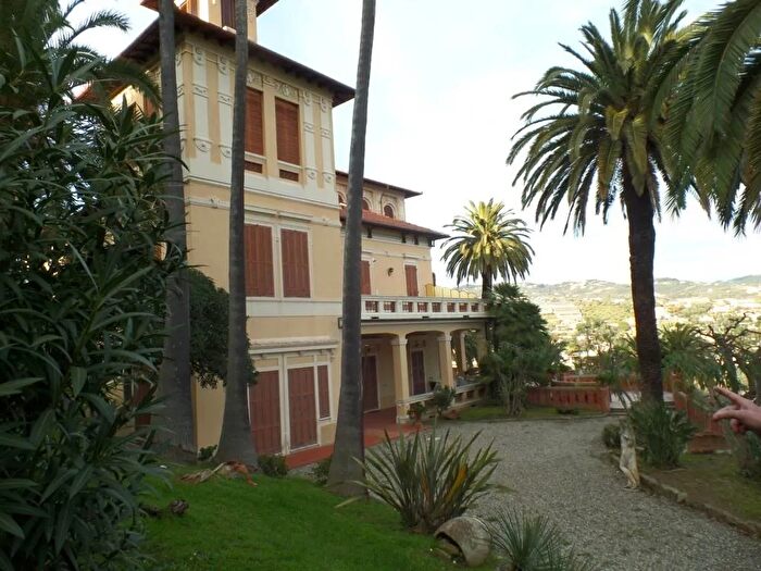 Appartamento bilocale in vendita in Imperia, Cipressa