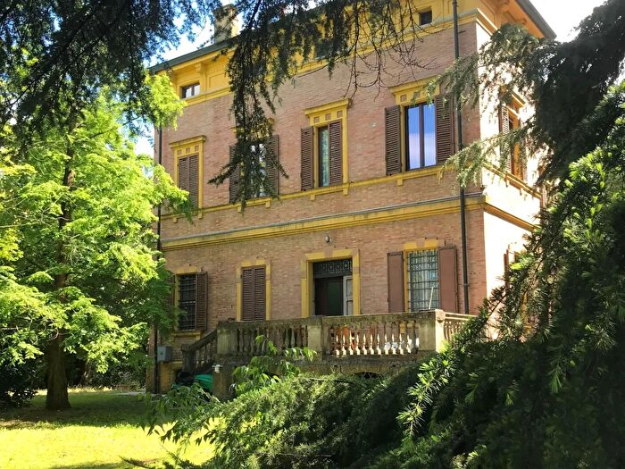 Casa con 10 locali in vendita in Montale, Castelnuovo Rangone