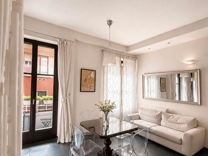 Appartamento monolocale in affitto in San Babila, Milano