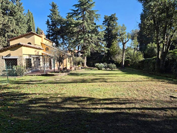 Casa con 5 locali in affitto in Via Erode Attico, Capannelle Statuario, Roma