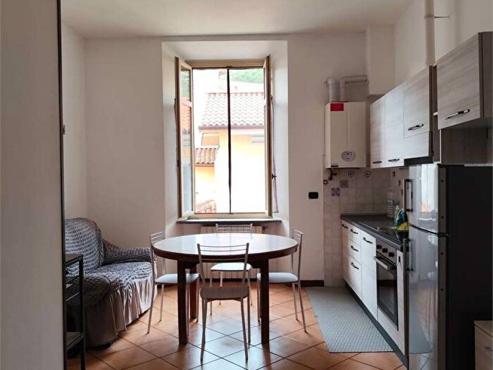 Appartamento bilocale in affitto in Piazza San Rocco, Borghi, Como
