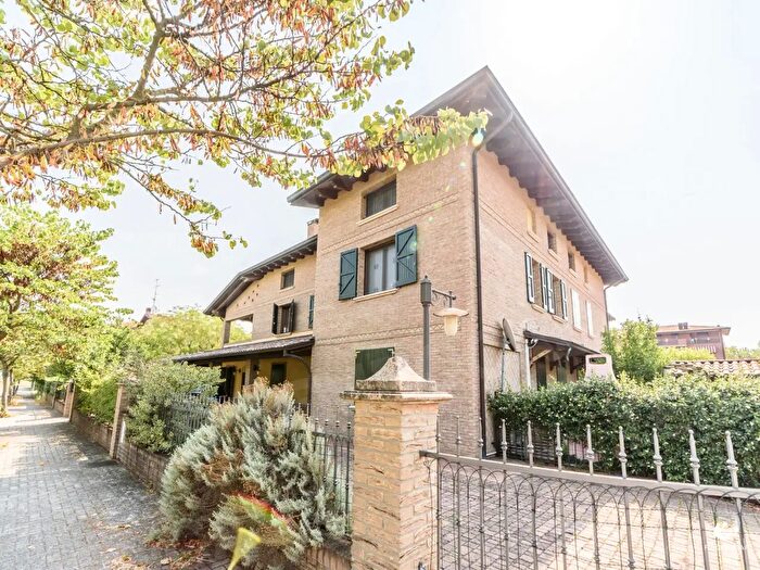 Casa con 5 locali in vendita in Via Cantastorie, Castelfranco Emilia