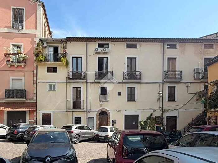 Appartamento trilocale in affitto in Via Rivocati, Cosenza