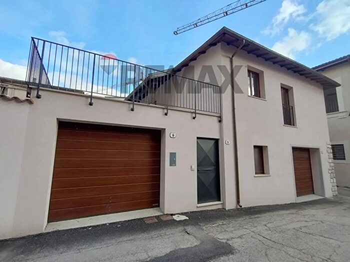 Casa quadrilocale in affitto in L'Aquila