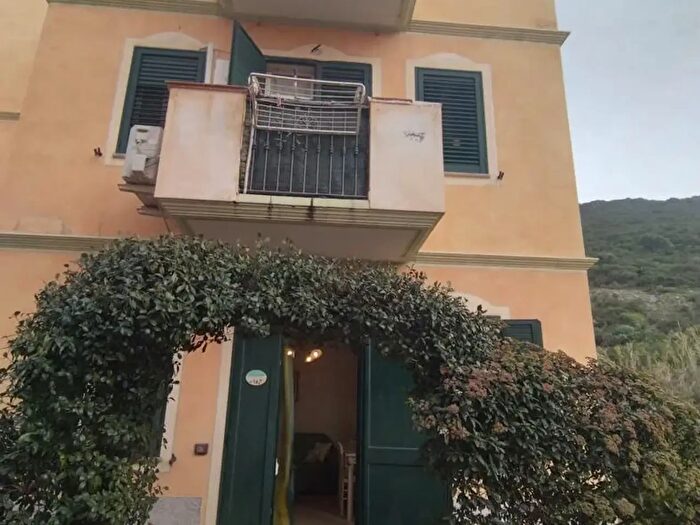 Appartamento trilocale in vendita in Via SIstagnone, Bosa