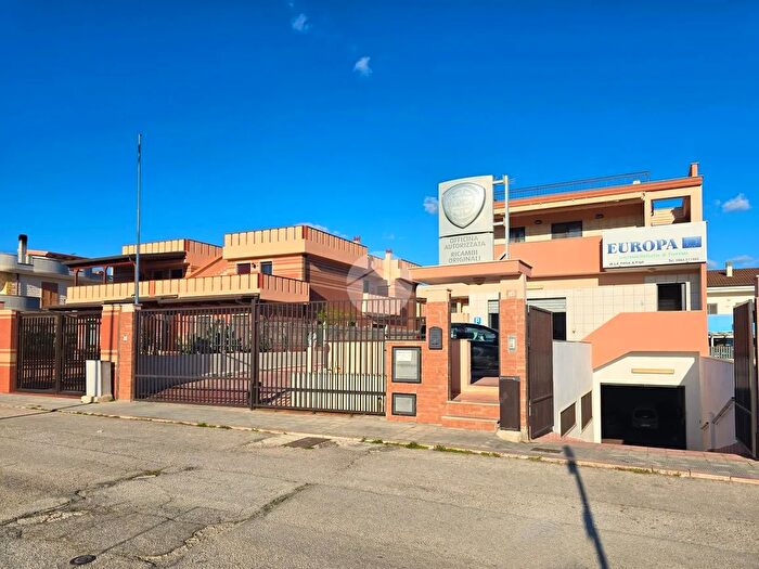 Casa con 7 locali in vendita in Via Arte del Ferro, Manfredonia