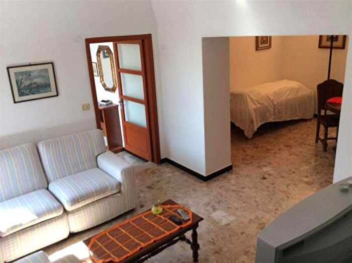 Appartamento trilocale in vendita in Vico Santo Stefano, Albenga