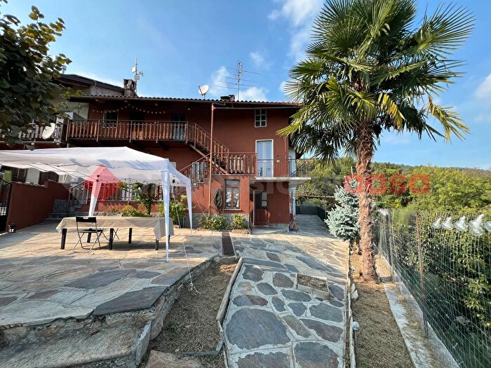 Casa con 8 locali in vendita in Strada Franchini, Cumiana