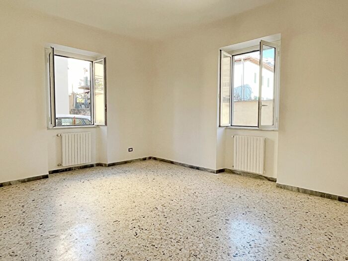 Appartamento bilocale in affitto in Via Tomba di Nerone, Roma