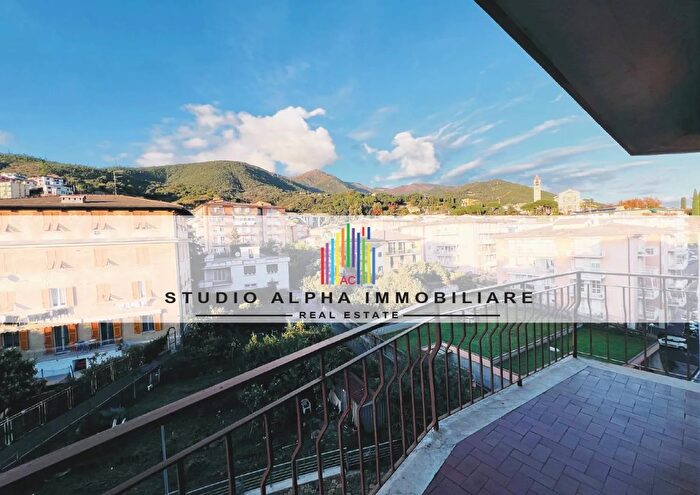 Appartamento quadrilocale in vendita in Via Carlin, Arenzano