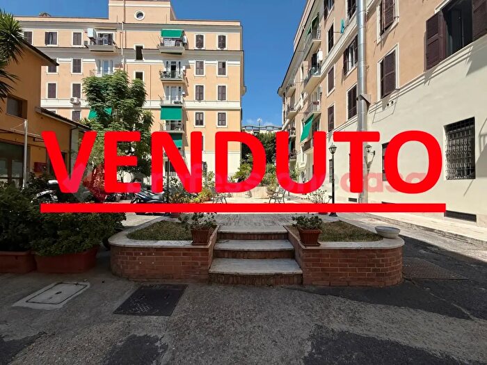 Appartamento trilocale in vendita in Via Giovanni da Castel Bolognese, Roma