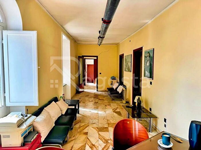 Appartamento quadrilocale in affitto in Via Giovanni Ruggi DAragona, Centro, Salerno