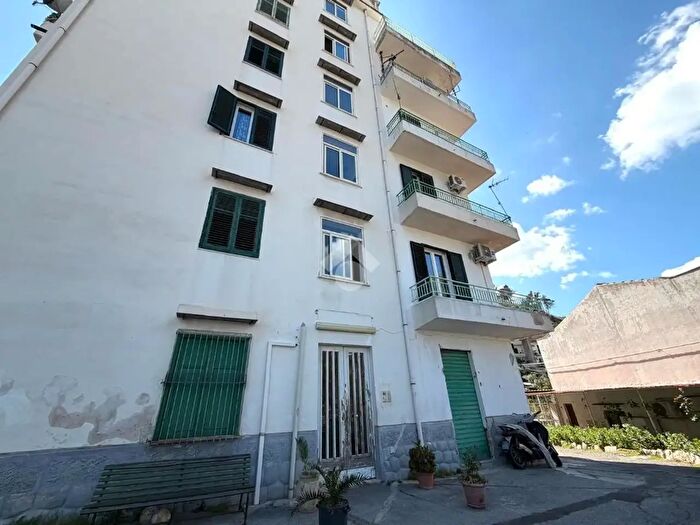 Appartamento trilocale in vendita in Via San Martino, Palermo