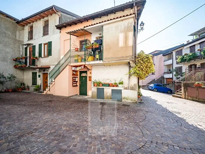 Casa bilocale in vendita in Via Promessi Sposi, Pescate