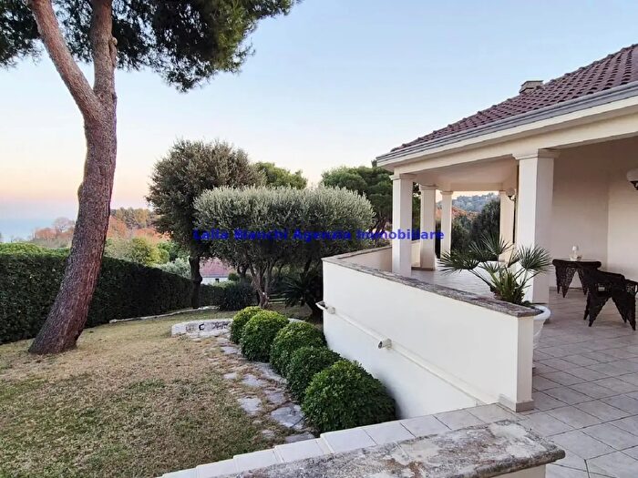 Appartamento con 6 locali in vendita in Strada Panoramica Ardizio, Pesaro