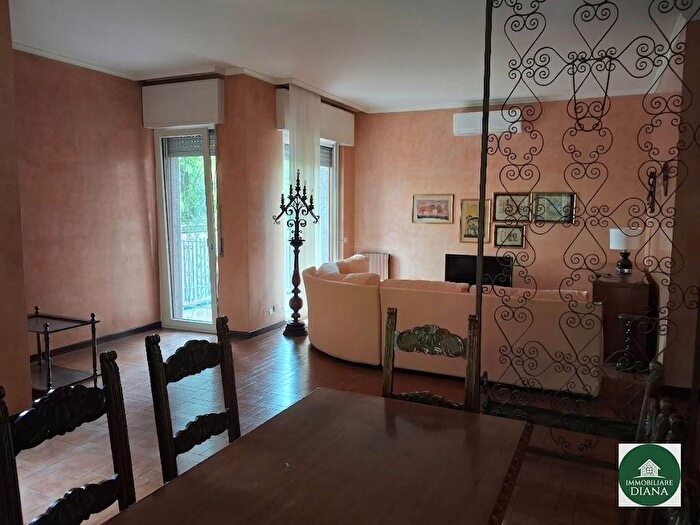 Appartamento trilocale in affitto in Viale Italia, Centro, Rho