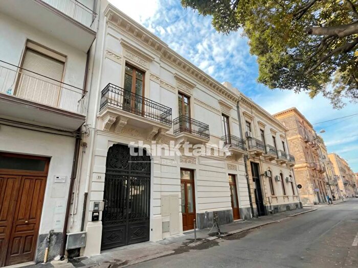 Appartamento con 6 locali in vendita in Via Toselli, XX Settembre Tribunale, Catania