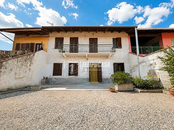 Casa quadrilocale in vendita in Via Rondissone, Mazze'