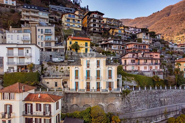 Casa con 9 locali in affitto in Via Milano, Argegno