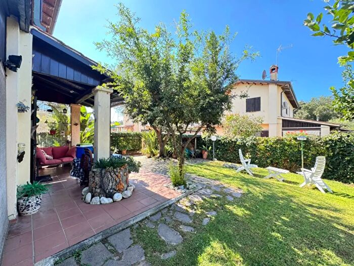 Casa con 6 locali in vendita in Via Arezzo, Sabaudia