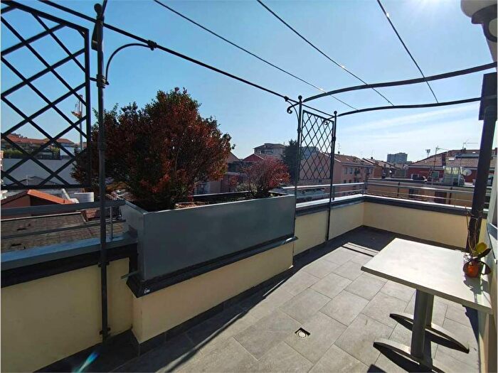 Appartamento trilocale in affitto in Via Fracastoro, Ponte Nuovo, Milano