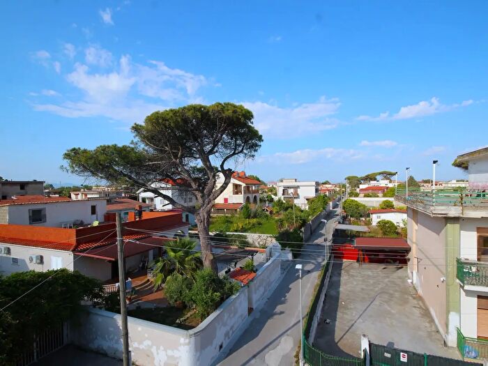 Casa con 5 locali in vendita in Viale Fiume Secchia, Castel Volturno