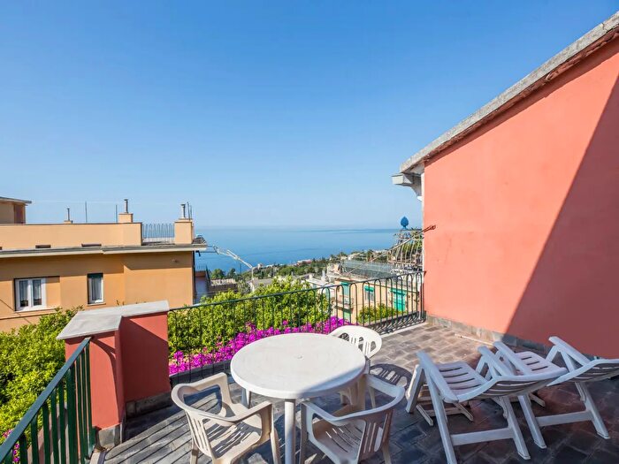 Casa con 10 locali in vendita in Via Erze, Genova