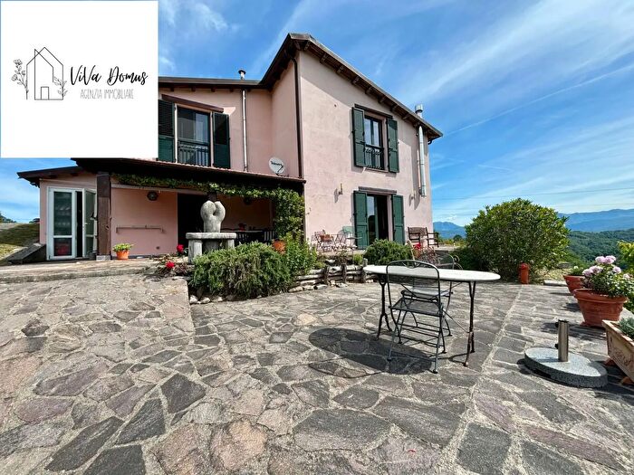 Casa con 6 locali in vendita in Via Mugnaiti, Aulla