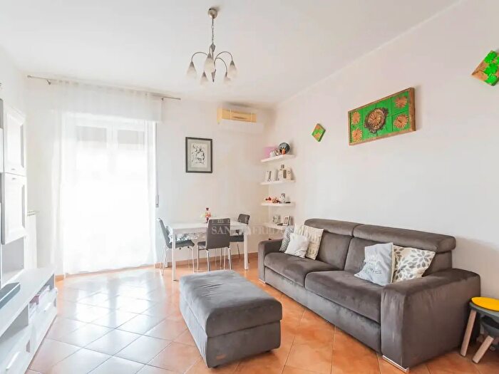 Appartamento trilocale in vendita in Via Porto Corsini, Milano