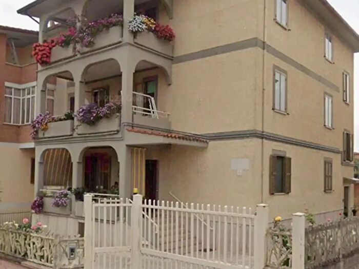 Appartamento trilocale in vendita in Via Miglianico, Roma