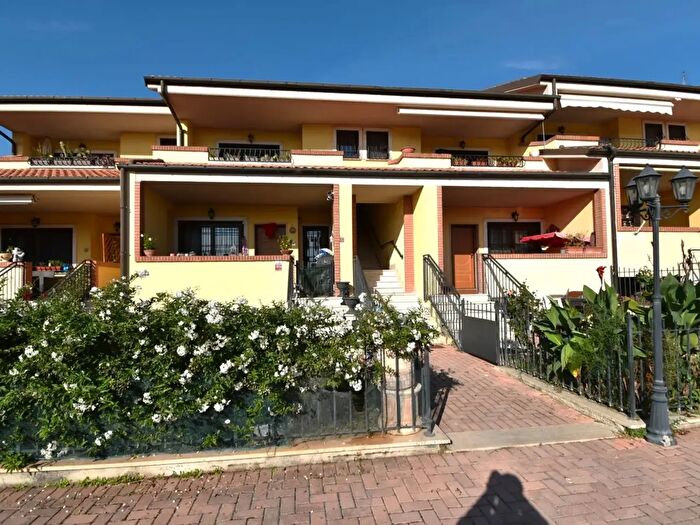 Appartamento quadrilocale in vendita in Via Borgosesia, Roma