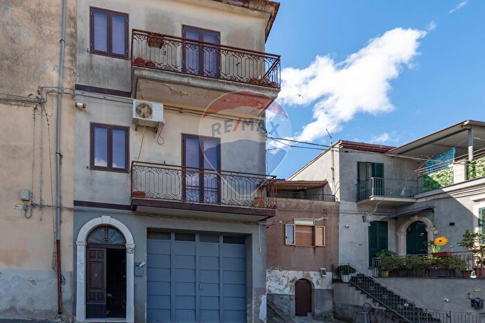 Casa quadrilocale in vendita in Via Francesco Petrarca, Vizzini