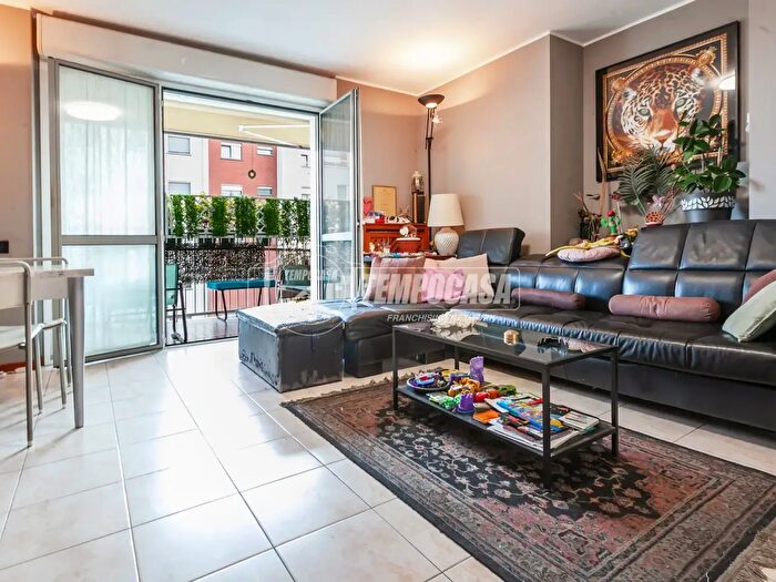 Appartamento trilocale in vendita in Via Carlo Perini, Milano