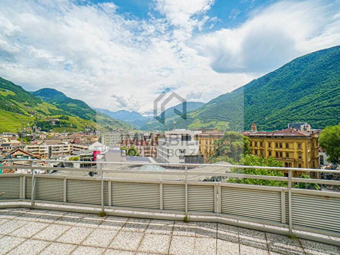 Appartamento trilocale in affitto in Via della Rena, Centro, Bolzano