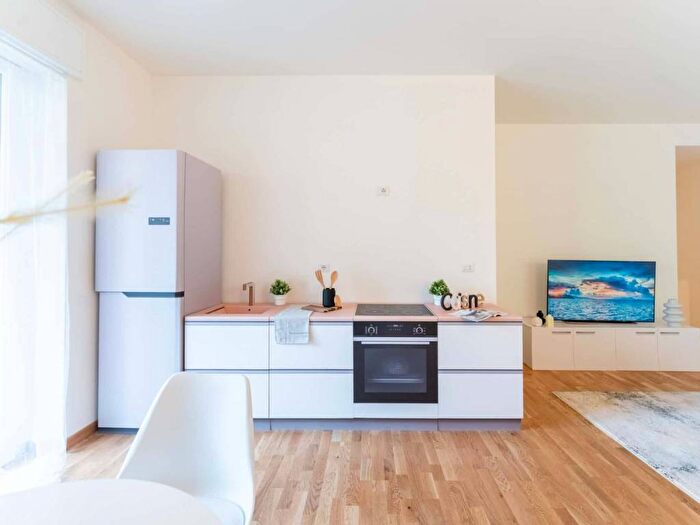 Appartamento trilocale in affitto in Via Adeodato Ressi, Maggiolina, Milano