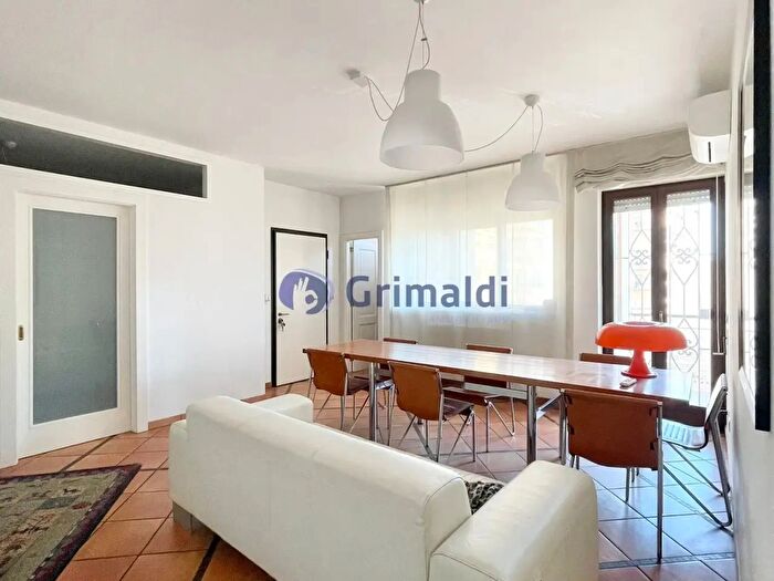Appartamento con 7 locali in vendita in Via Lupiae, Lecce