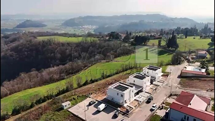 Casa con 10 locali in vendita in Via False, Monteviale