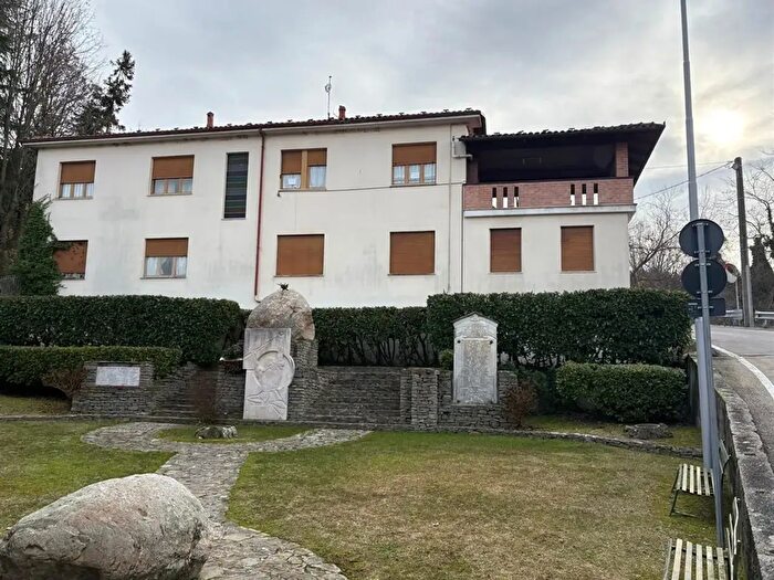 Casa in vendita in Via Montelupo, Sinio